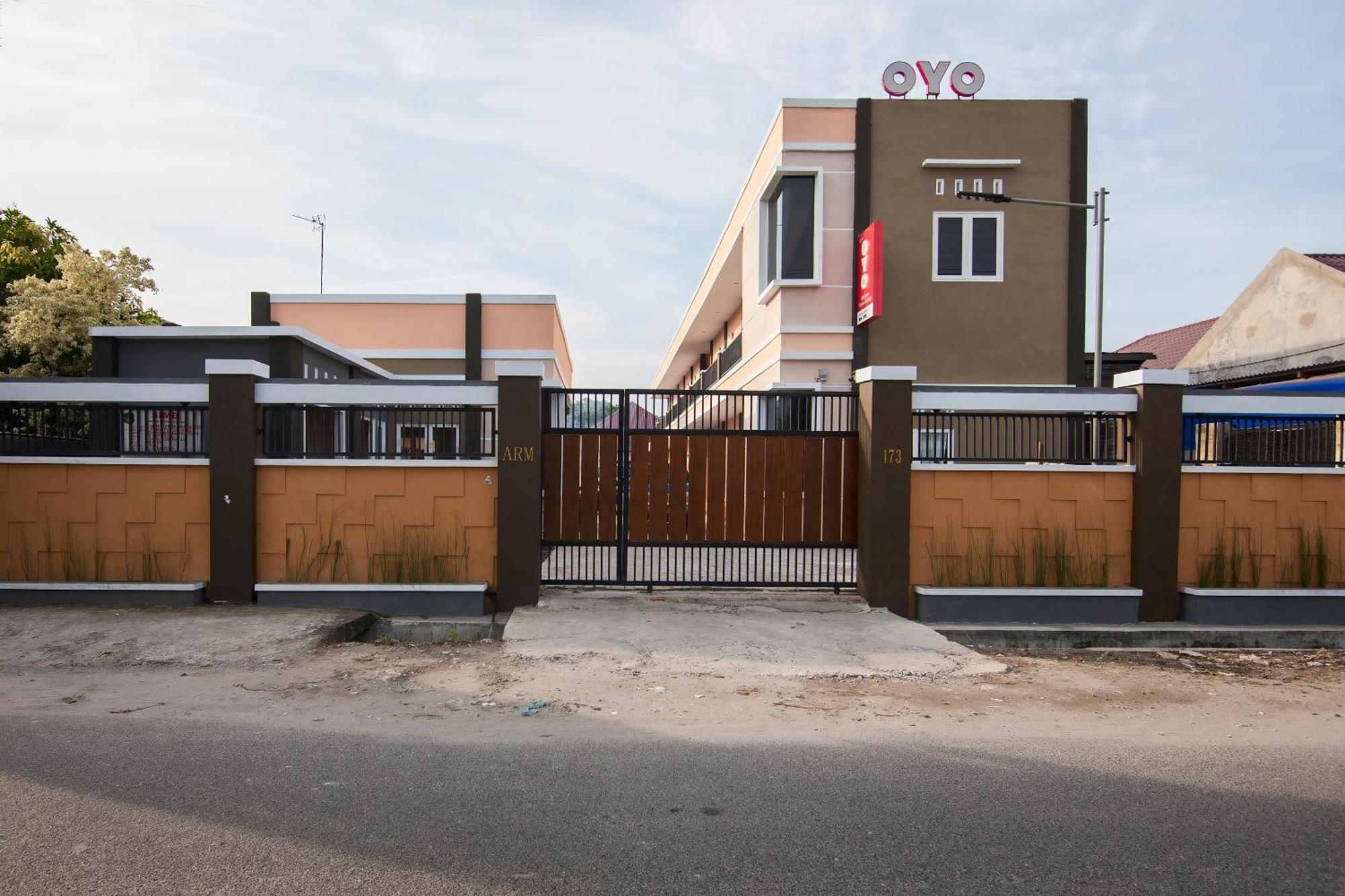 Oyo 725 My Arm Home & Stay Medan Exterior photo